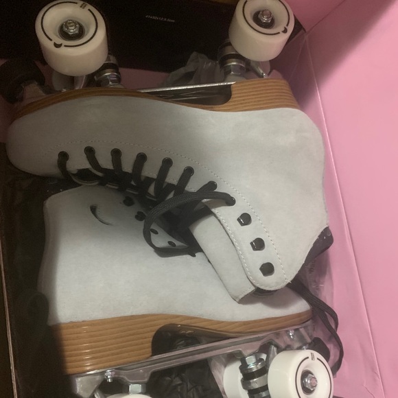 Moonlight Roller Mirrorball Moonboot Roller Skates - Picture 2 of 3